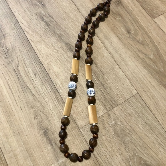 NECKLACE HANDMADE WOODEN AND PORCELAIN BEEDS - Picture 5 of 6